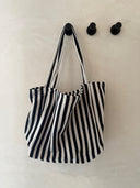 תיק פסים שחור לבן