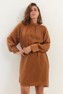 שמלת סתיו קאמל