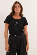 חולצת רקמה שחורה פריחה