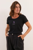 חולצת רקמה שחורה פריחה