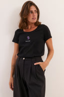 חולצת רקמה שחורה פריחה