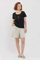 חולצת רקמה שחורה פריחה