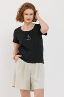 חולצת רקמה שחורה פריחה