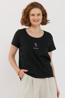 חולצת רקמה שחורה פריחה