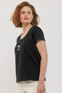 חולצת רקמה שחורה רוזמרין