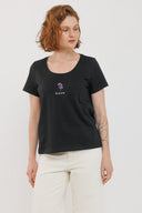 חולצת רקמה שחורה פריחה