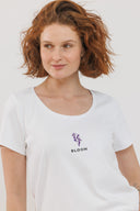 חולצת רקמה לבנה פריחה