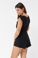 בגד ים שחור חיתוך במותן