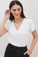 חולצת V כיווצים לבן