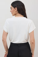 חולצת V כיווצים לבן